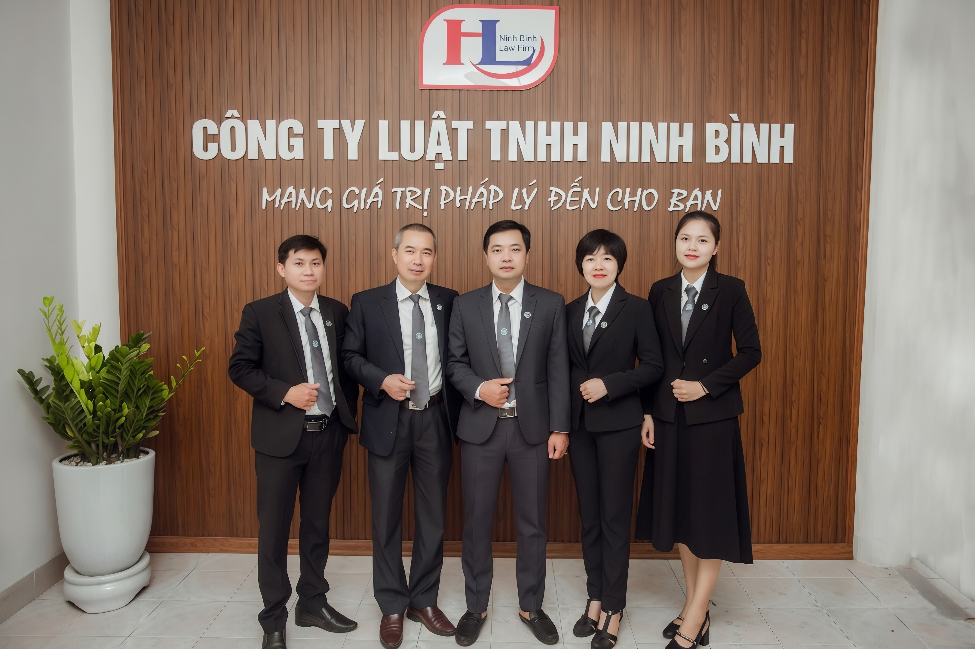 Ảnh tập thể đội ngũ Công ty Luật TNHH Ninh Bình